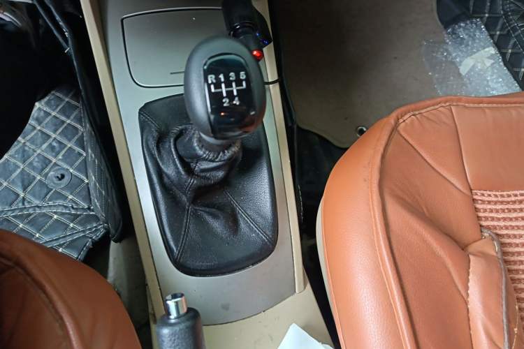 Used Buick Excelle 2013 1.5L Manual Classic Model Gear Lever