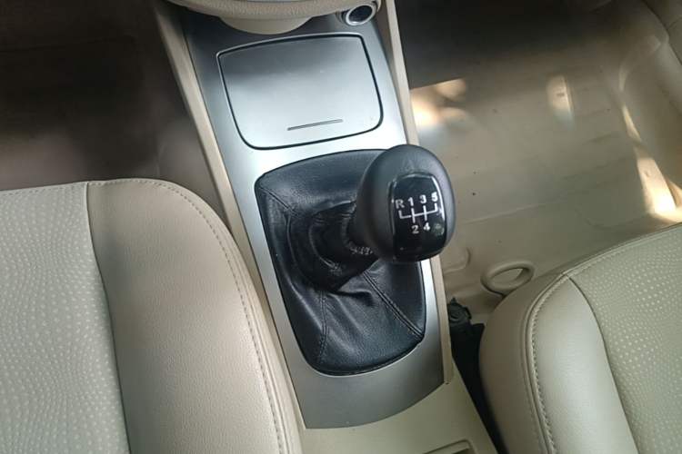 Used Buick Excelle 2013 1.5L Manual Classic Model Gear Lever