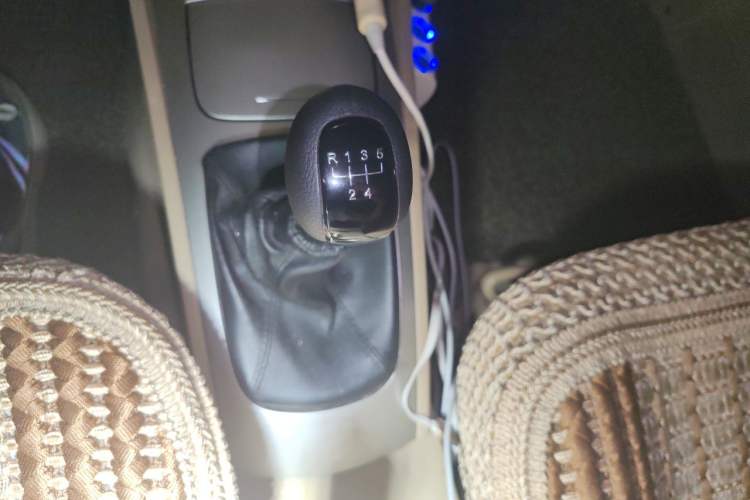 Used Buick Excelle 2013 1.5L Manual Classic Model Gear Lever