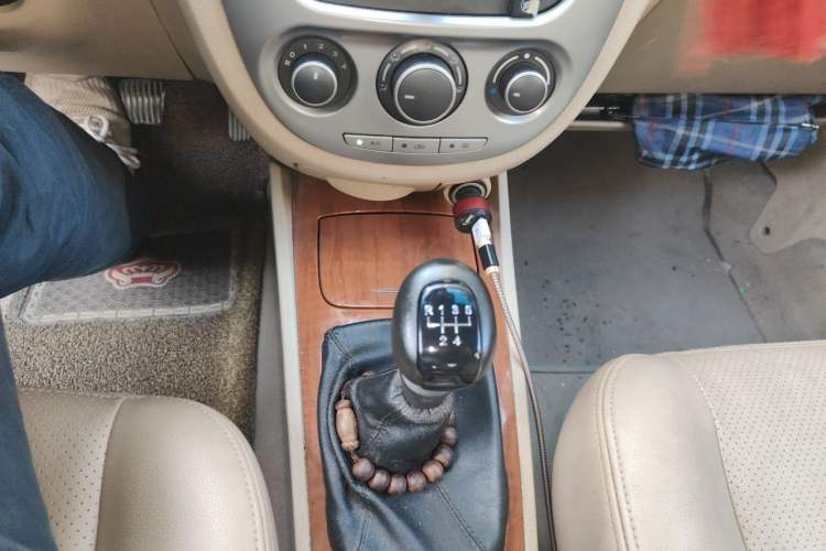 Used Buick Excelle 2013 1.5L Manual Luxury Model Gear Lever