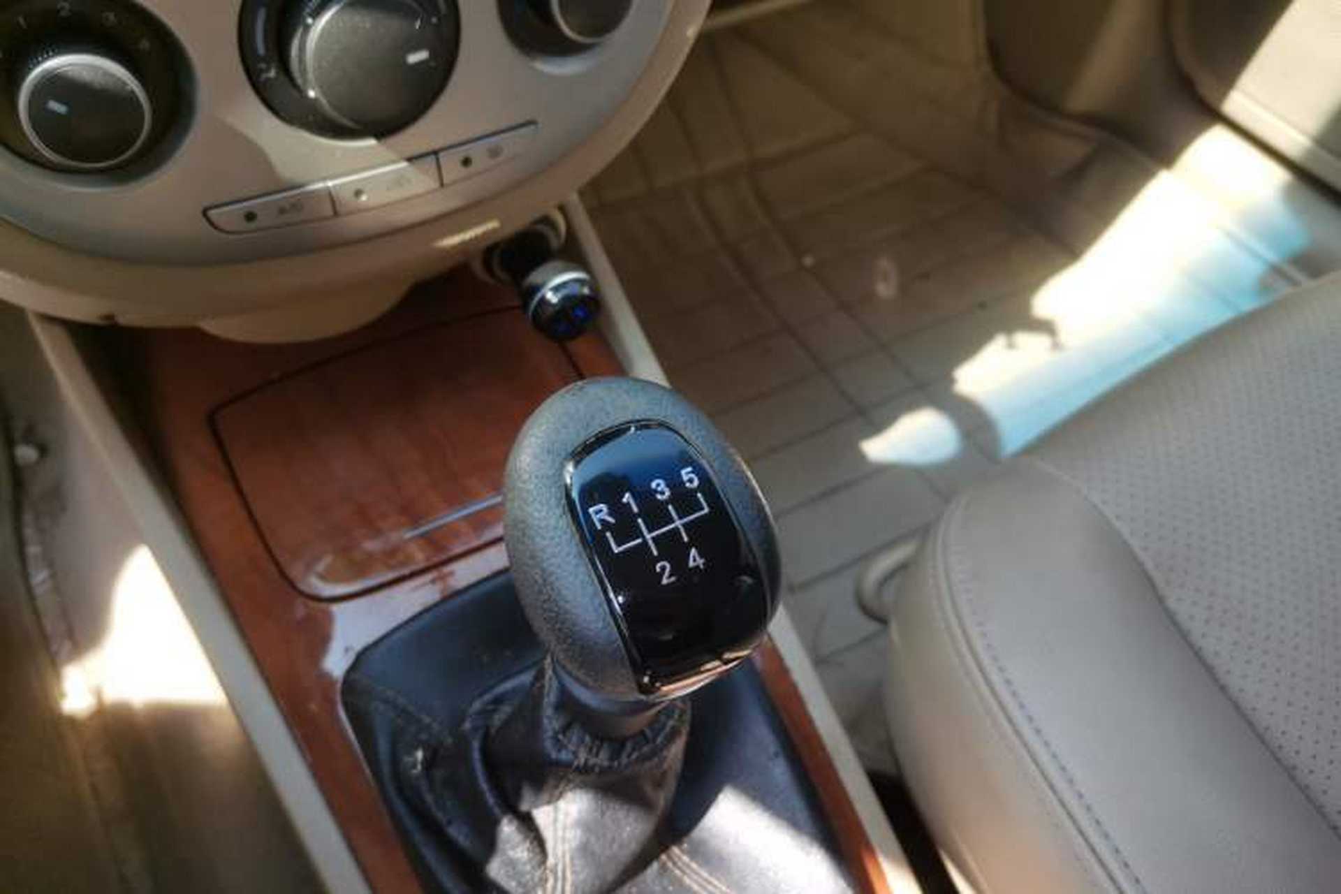 Used Buick Excelle 2013 1.5L Manual Luxury Model Gear Lever