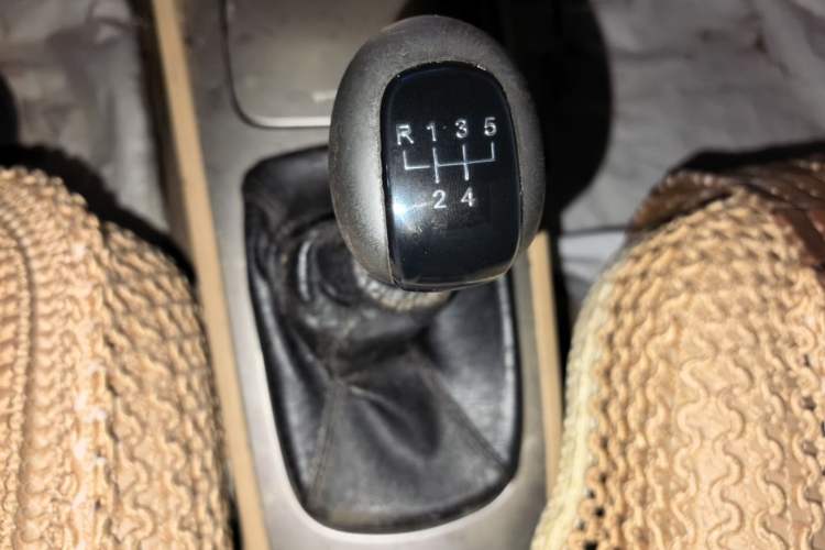 Used Buick Excelle 2013 1.5L Manual Luxury Model Gear Lever