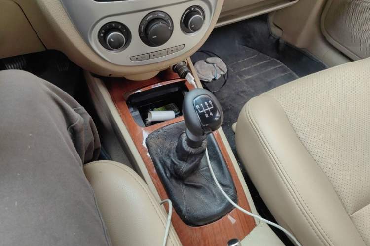 Used Buick Excelle 2013 1.5L Manual Luxury Model Gear Lever