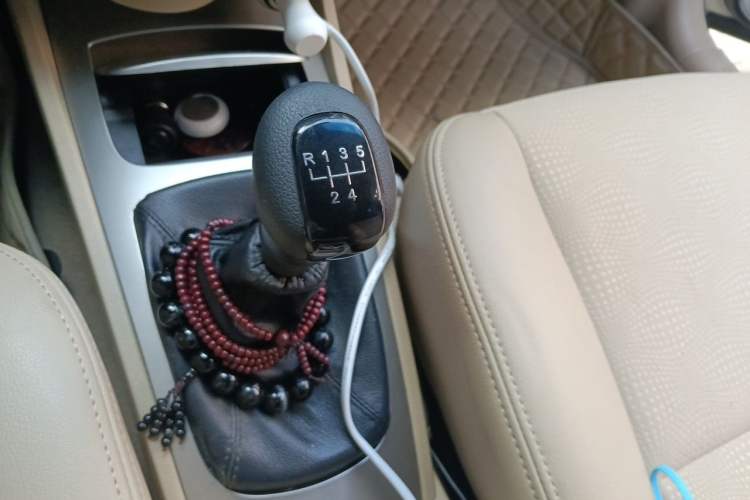 Used Buick Excelle 2013 1.5L Manual Classic Model Gear Lever