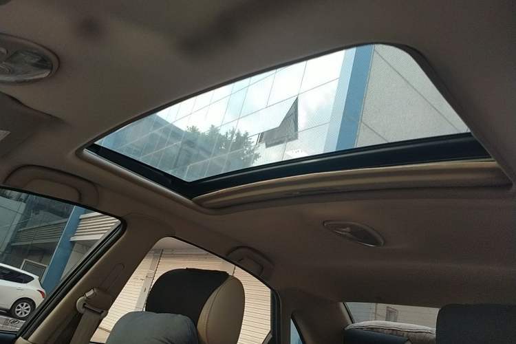 Used Buick Excelle 2013 1.5L Manual Luxury Model Headliner