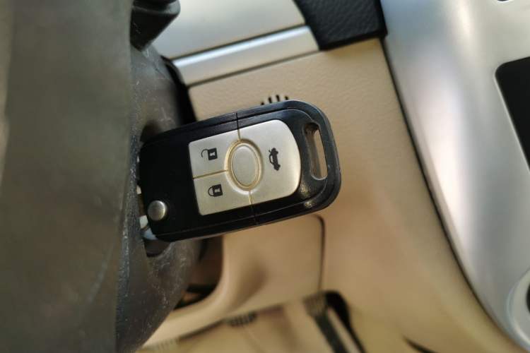 Used Buick Excelle 2013 1.5L Manual Classic Model Interior 1
