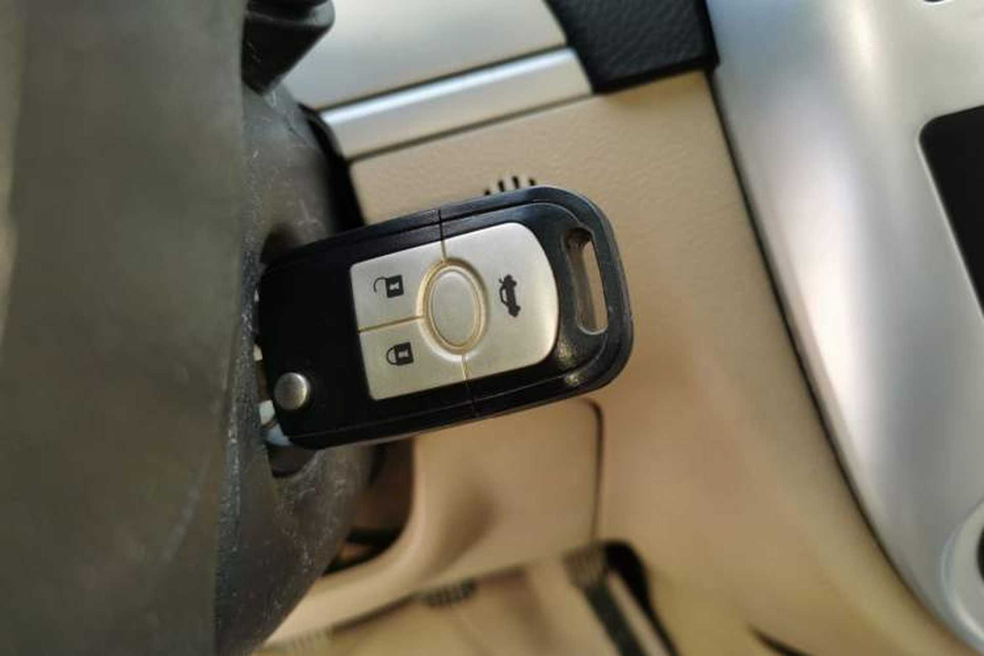 Used Buick Excelle 2013 1.5L Manual Classic Model Interior 1