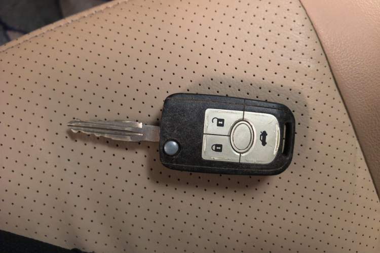Used Buick Excelle 2013 1.5L Automatic Luxury Model Interior 1