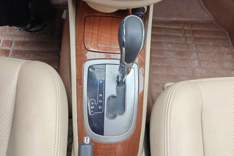 Used Buick Excelle 2013 1.5L Automatic Luxury Model Interior 3