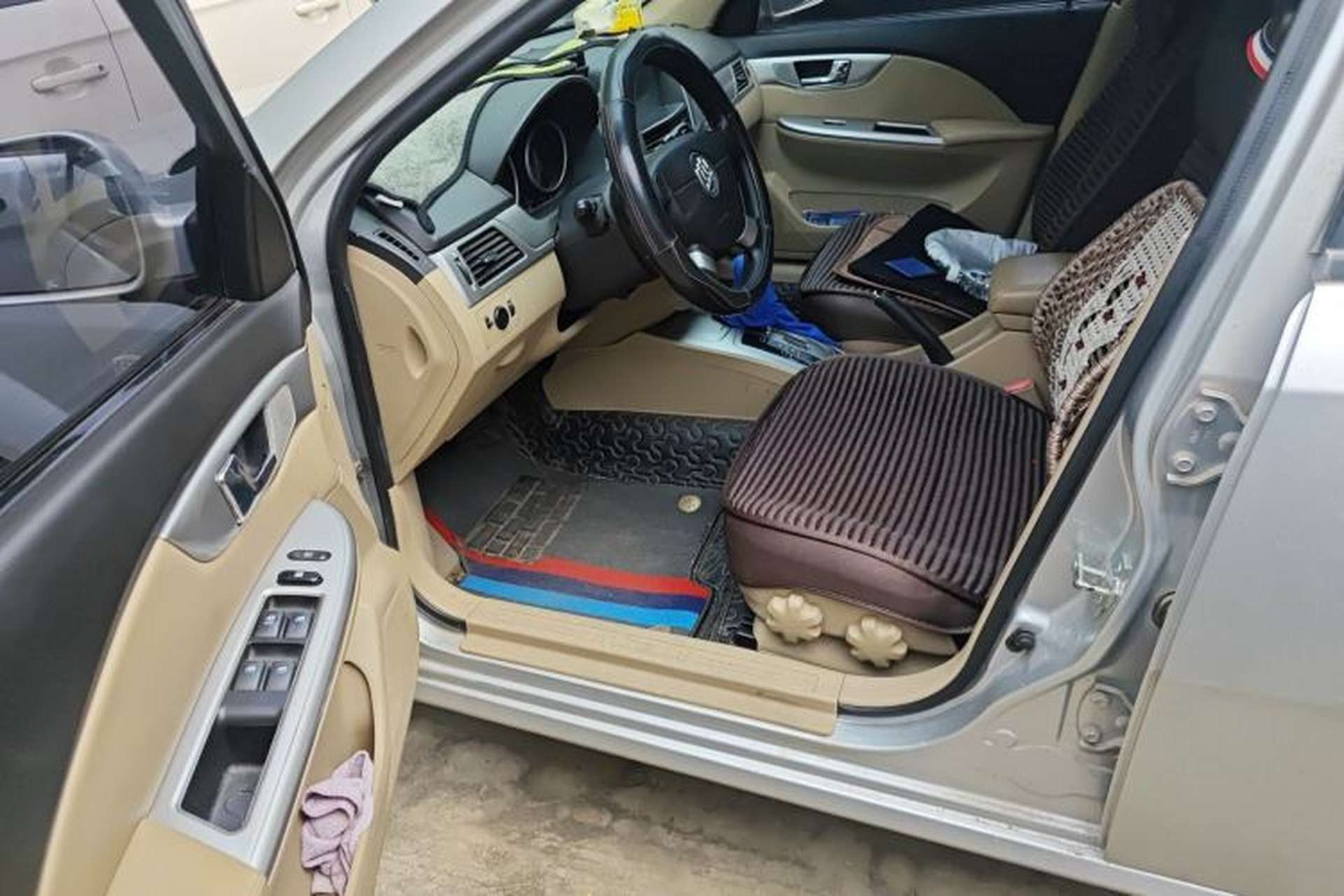 Used Buick Excelle 2013 1.5L Automatic Classic Model Interior 3