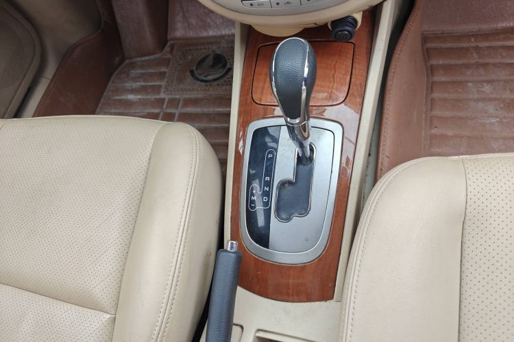 Used Buick Excelle 2013 1.5L Automatic Luxury Model Interior 4