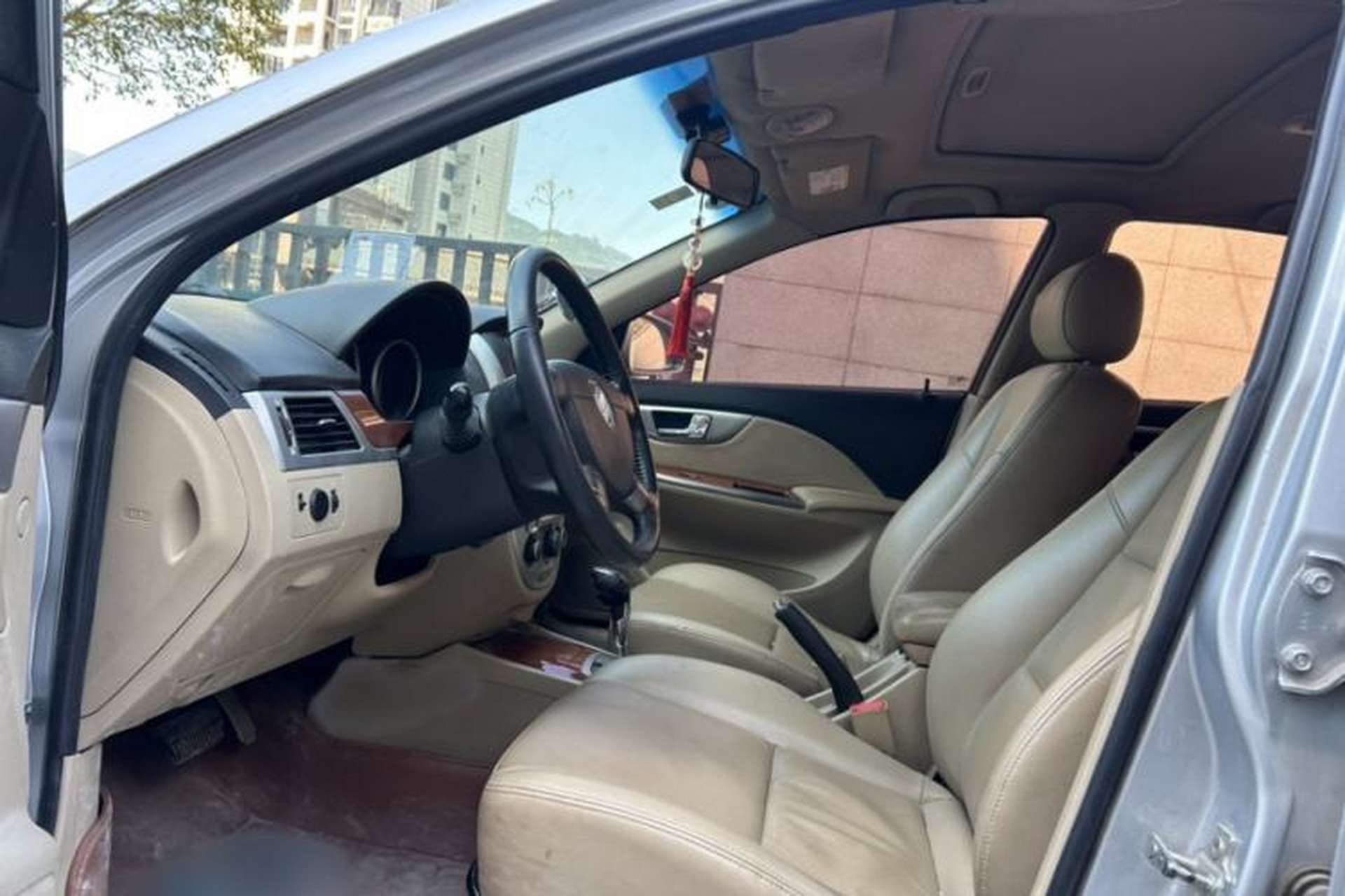 Used Buick Excelle 2013 1.5L Automatic Luxury Model Interior 4