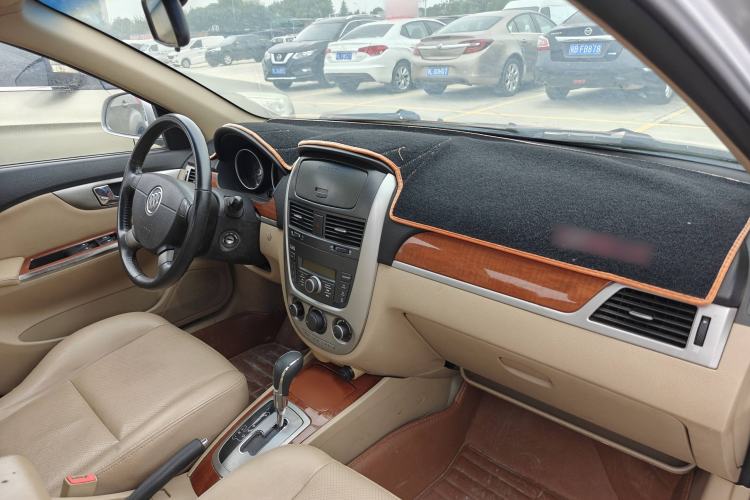 Used Buick Excelle 2013 1.5L Automatic Luxury Model Interior 5