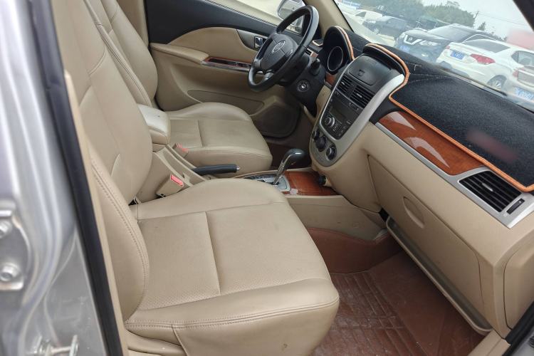 Used Buick Excelle 2013 1.5L Automatic Luxury Model Interior 6