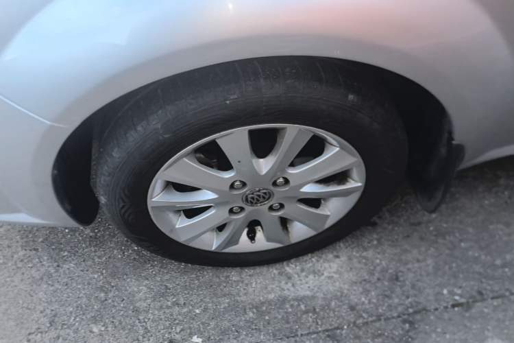 Used Buick Excelle 2013 1.5L Automatic Luxury Model Left Front Wheel Hub