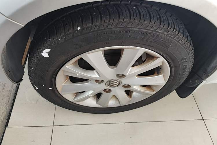 Used Buick Excelle 2013 1.5L Automatic Luxury Model Left Front Wheel Hub