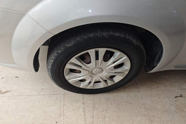 Used Buick Excelle 2013 1.5L Automatic Classic Model Left Front Wheel Hub