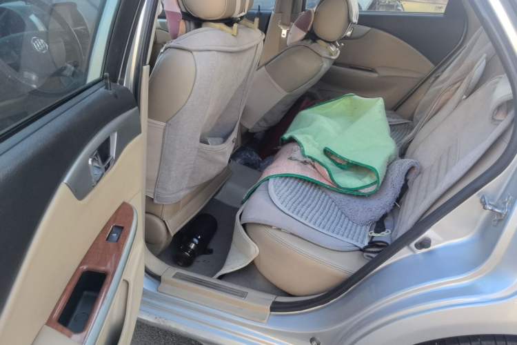 Used Buick Excelle 2013 1.5L Manual Luxury Model Left Rear Seat