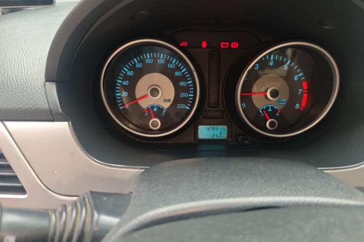 Used Buick Excelle 2013 1.5L Manual Classic Model Odometer Close Up