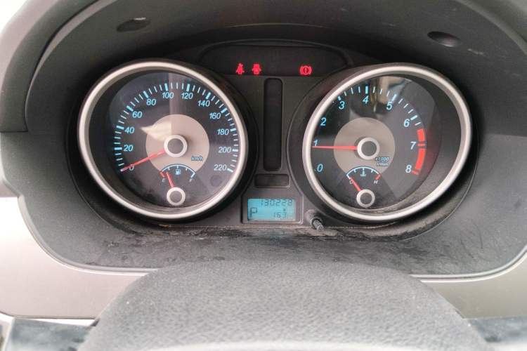 Used Buick Excelle 2013 1.5L Automatic Classic Model Odometer Close Up