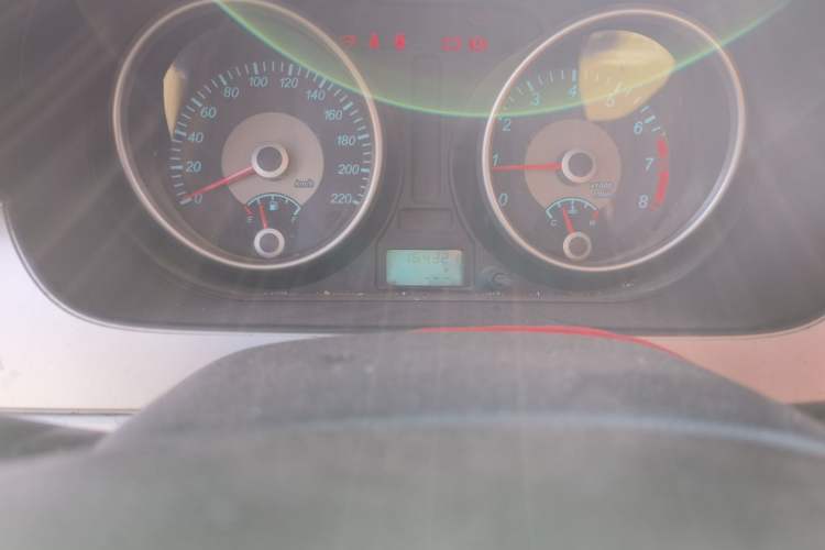 Used Buick Excelle 2013 1.5L Manual Classic Model Odometer Close Up