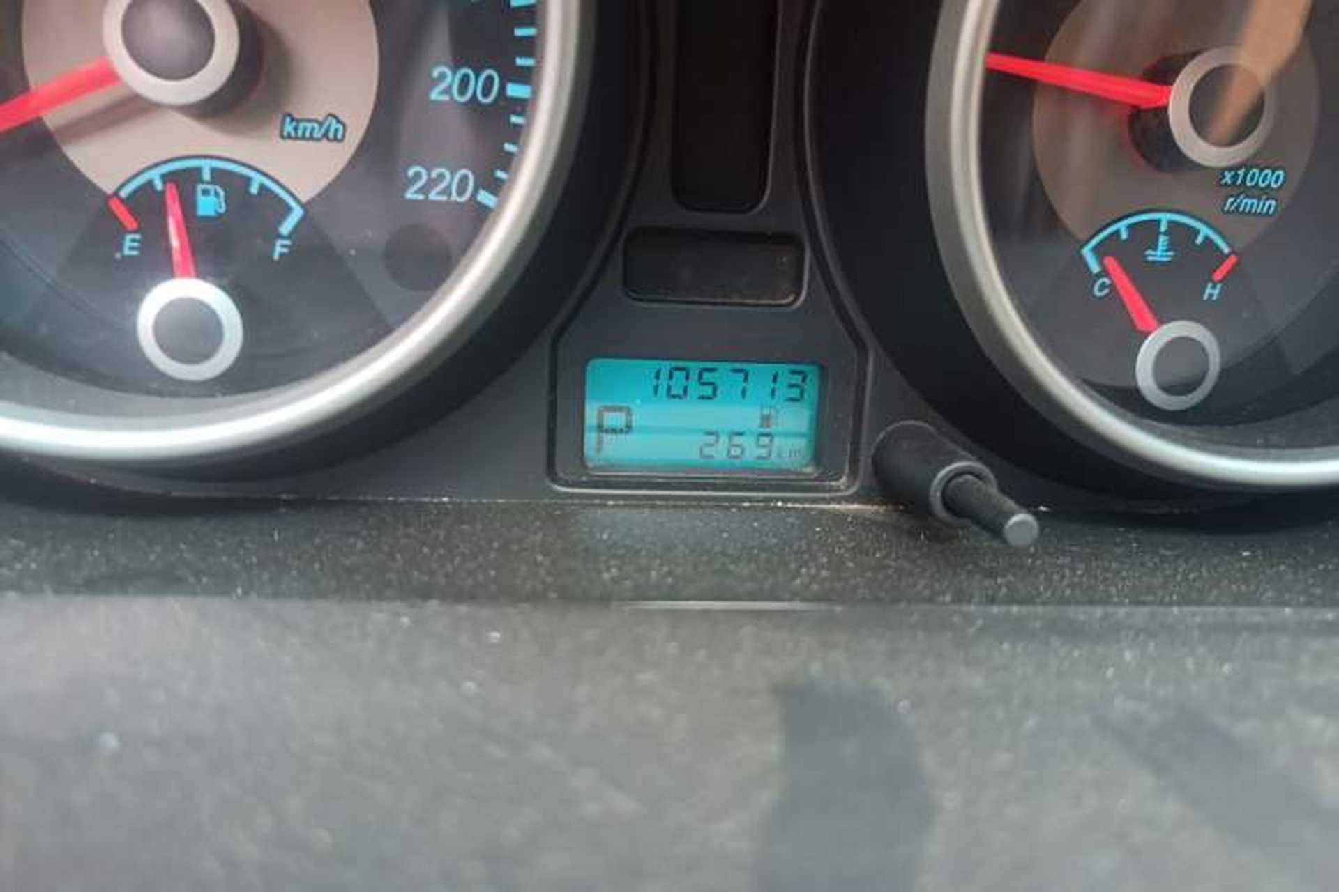 Used Buick Excelle 2013 1.5L Automatic Classic Model Odometer Close Up