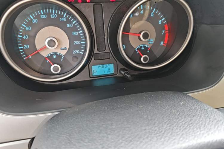 Used Buick Excelle 2013 1.5L Automatic Classic Model Odometer Close Up