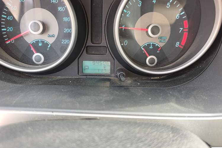 Used Buick Excelle 2013 1.5L Automatic Classic Model Odometer Close Up