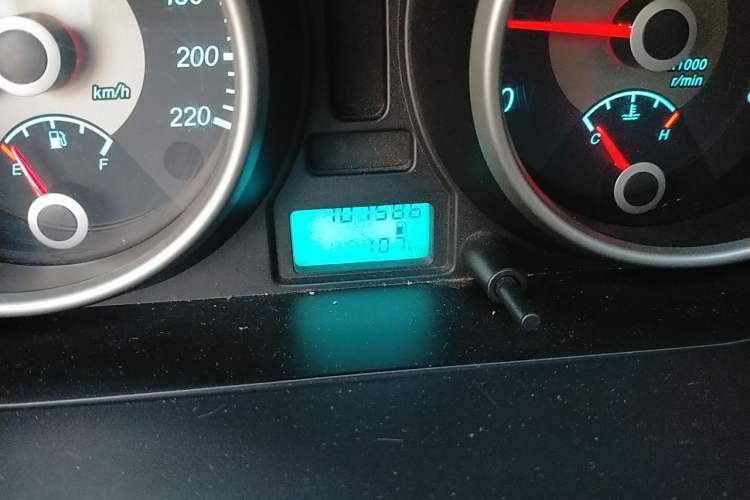 Used Buick Excelle 2013 1.5L Manual Luxury Model Odometer Close Up