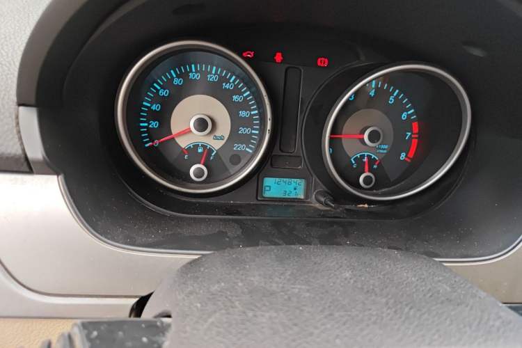 Used Buick Excelle 2013 1.5L Automatic Classic Model Odometer Close Up