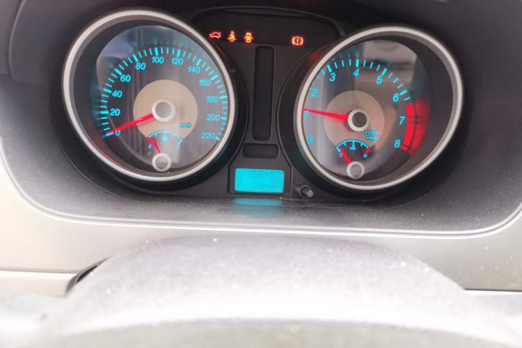 Used Buick Excelle 2013 1.5L Manual Classic Model Odometer Close Up