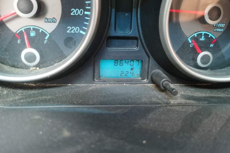 Used Buick Excelle 2013 1.5L Manual Luxury Model Odometer Close Up