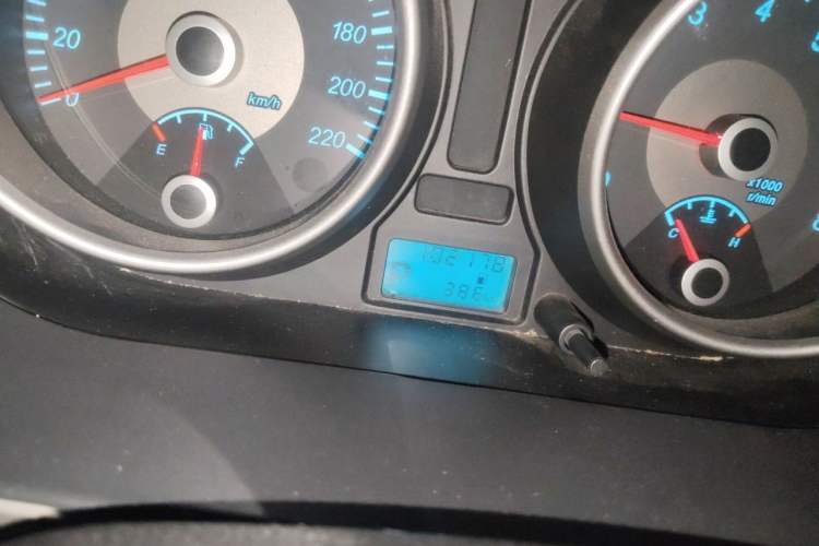 Used Buick Excelle 2013 1.5L Automatic Classic Model Odometer Close Up