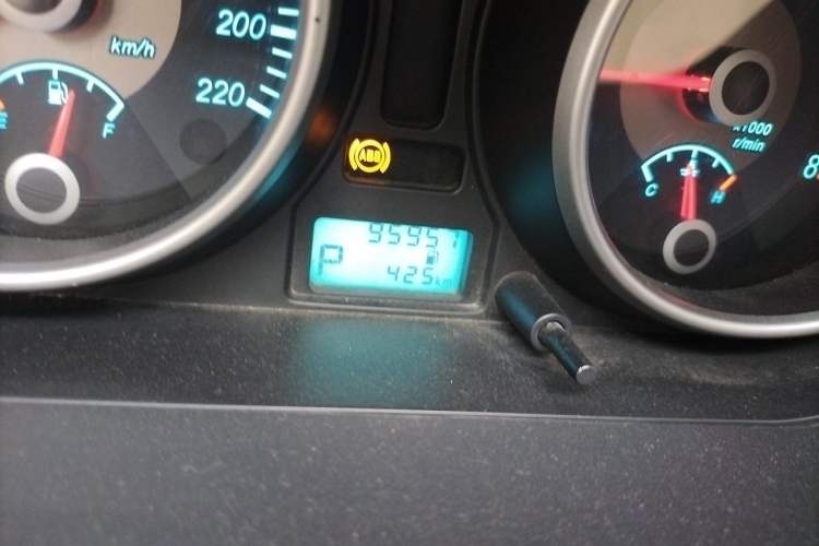 Used Buick Excelle 2013 1.5L Automatic Classic Model Odometer Close Up