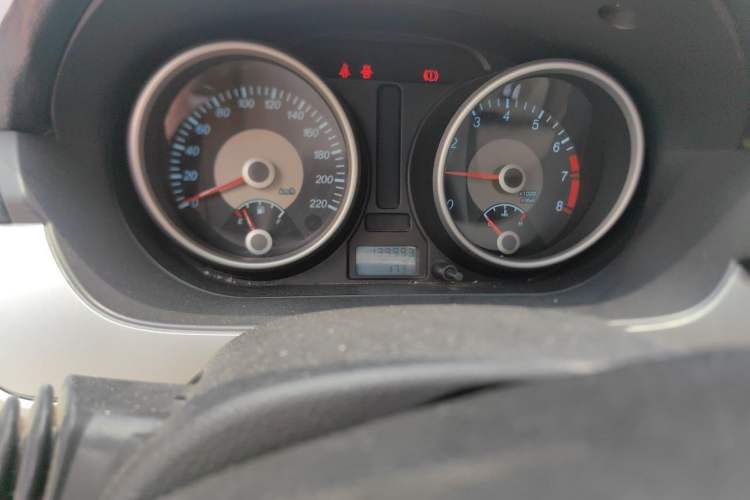 Used Buick Excelle 2013 1.5L Manual Classic Model Odometer Close Up