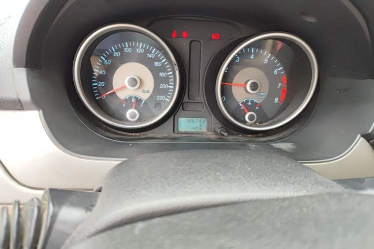 Used Buick Excelle 2013 1.5L Manual Classic Model Odometer Close Up