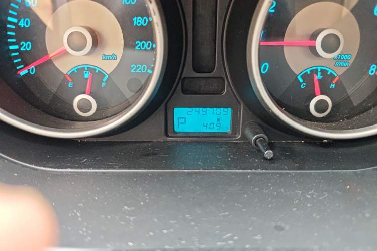 Used Buick Excelle 2013 1.5L Automatic Classic Model Odometer Close Up