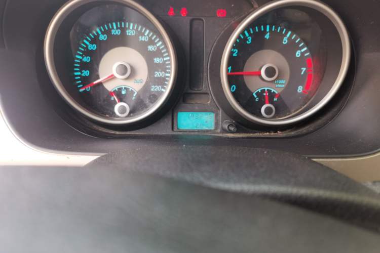 Used Buick Excelle 2013 1.5L Manual Classic Model Odometer Close Up