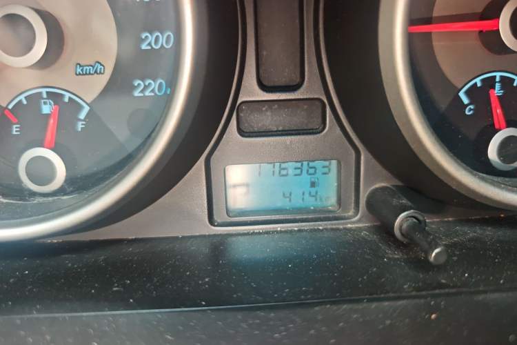 Used Buick Excelle 2013 1.5L Automatic Classic Model Odometer Close Up