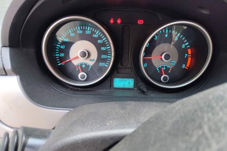 Used Buick Excelle 2013 1.5L Manual Classic Model Odometer Close Up