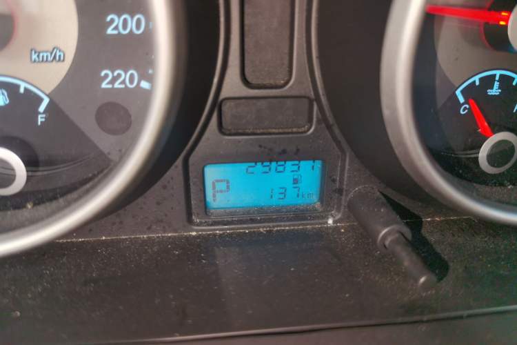 Used Buick Excelle 2013 1.5L Automatic Classic Model Odometer Close Up