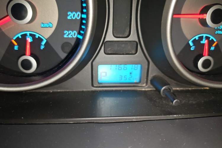 Used Buick Excelle 2013 1.5L Automatic Classic Model Odometer Close Up