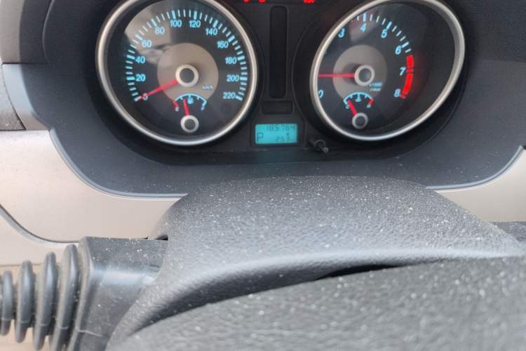 Used Buick Excelle 2013 1.5L Automatic Classic Model Odometer Close Up