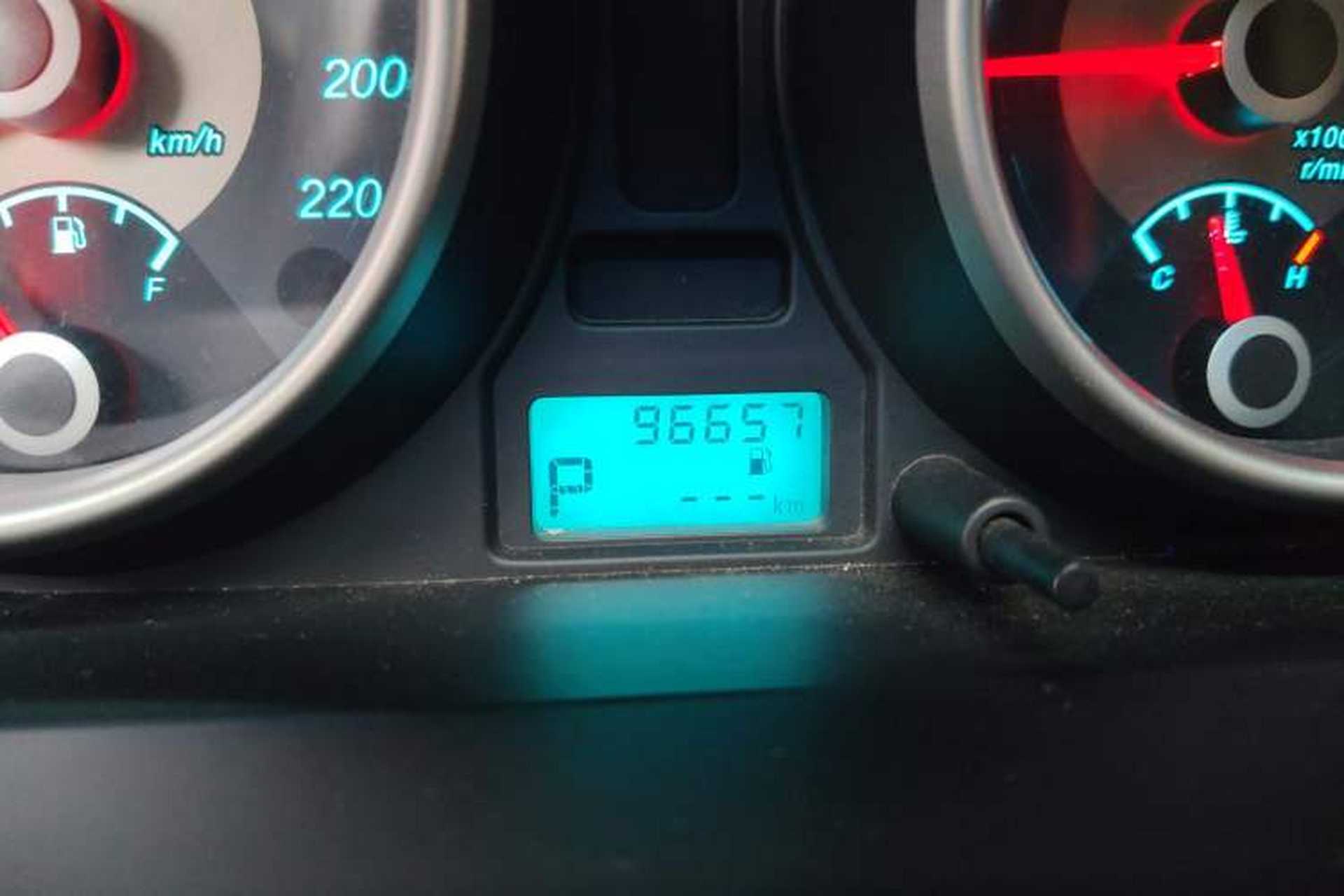 Used Buick Excelle 2013 1.5L Automatic Classic Model Odometer Close Up