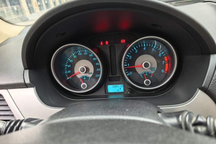 Used Buick Excelle 2013 1.5L Manual Classic Model Odometer Close Up