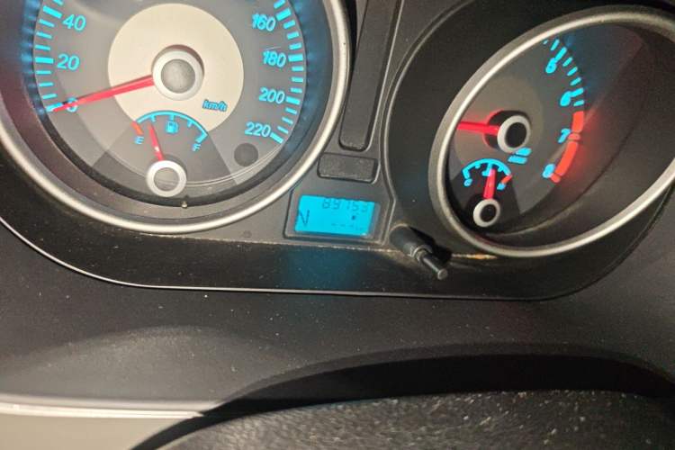 Used Buick Excelle 2013 1.5L Automatic Classic Model Odometer Close Up