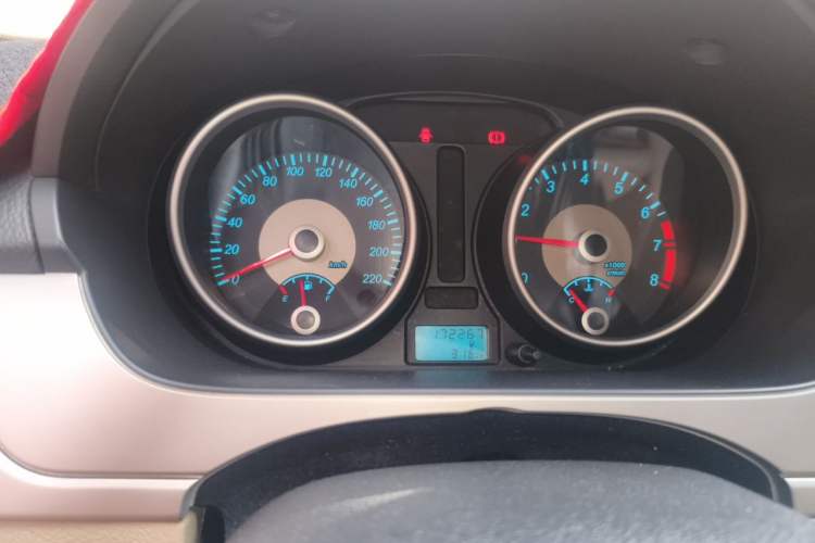 Used Buick Excelle 2013 1.5L Manual Classic Model Odometer Close Up