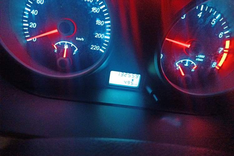 Used Buick Excelle 2013 1.5L Manual Classic Model Odometer Close Up