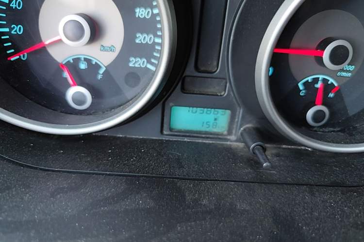 Used Buick Excelle 2013 1.5L Manual Classic Model Odometer Close Up