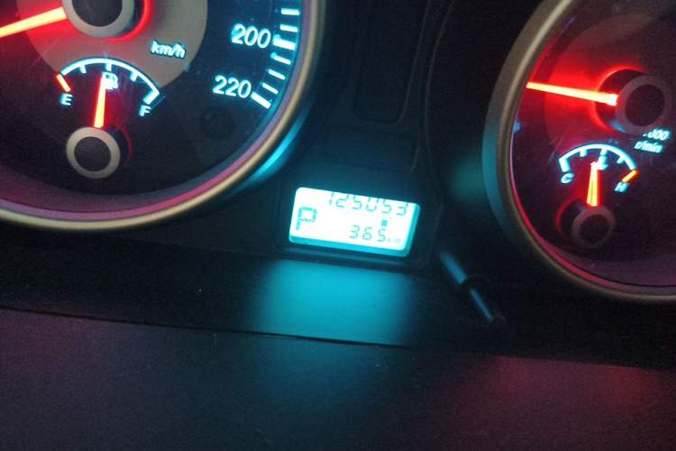 Used Buick Excelle 2013 1.5L Automatic Classic Model Odometer Close Up